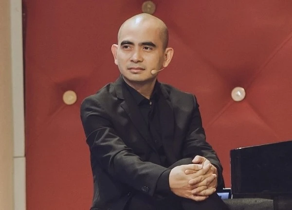 Nam nhạc sĩ U60 vừa nhận "có con chung" với Hà Hồ: Là cha đẻ của loạt hit triệu view, đang sống hạnh phúc bên vợ và 2 con