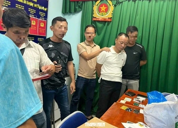 Bắt khẩn cấp người giả danh Cục phó C02 lừa tiền 'chạy án' cho vợ chồng Tú 'ác'