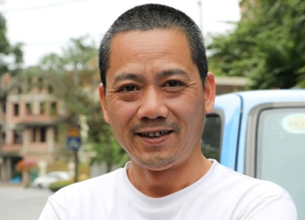 Nam danh hài là con trai NSND Trần Nhượng: Từng "chỉ đạo" bố đóng phim, có vợ là thí sinh Hoa hậu Việt Nam 2002, U55 sống viên mãn