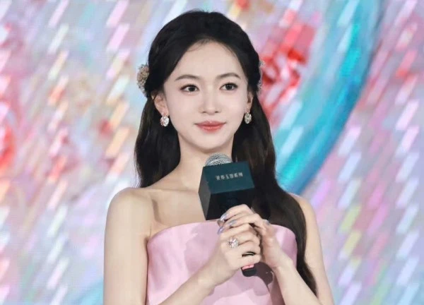 Nữ diễn viên hàng đầu showbiz đền hợp đồng tiền tỷ vì cưới chạy bầu