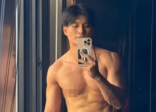 Tình trẻ Lệ Quyên khoe body vạm vỡ, bất ngờ với ngón đàn lả lướt của Ngọc Sơn