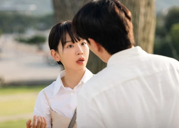 Mỹ nhân là ngoại lệ của màn ảnh Hàn, khóa môi cả 3 mỹ nam nhưng không ai dám "ném đá"