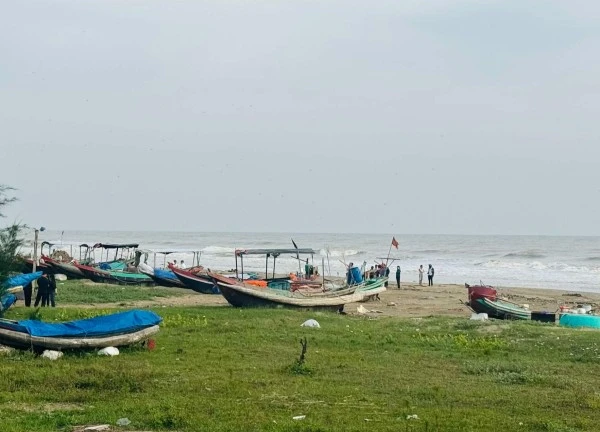 Tìm thấy thi thể 2 nam sinh lớp 8 trên bãi biển ở Hà Tĩnh