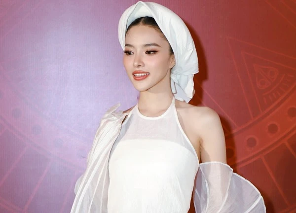 Á hậu Hạnh Nguyên lộ diện giữa lúc bị chỉ trích "không ủng hộ Quế Anh", thái độ ra sao?