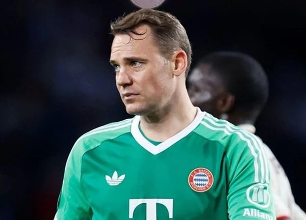 Neuer tụt dốc phong độ