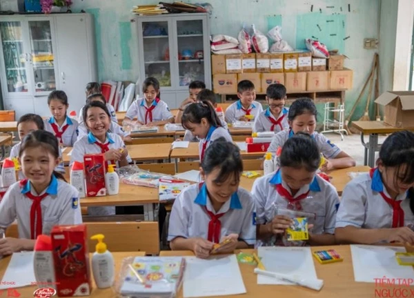 Chùm ảnh: Những nụ cười rạng rỡ của thầy và trò tại trường Tiểu học Xuân Vân