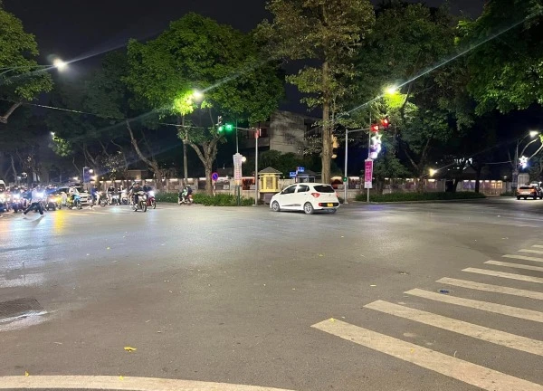 Hà Nội: Người dân kể phút chạm mặt "quái xế", thoát chết trong gang tấc