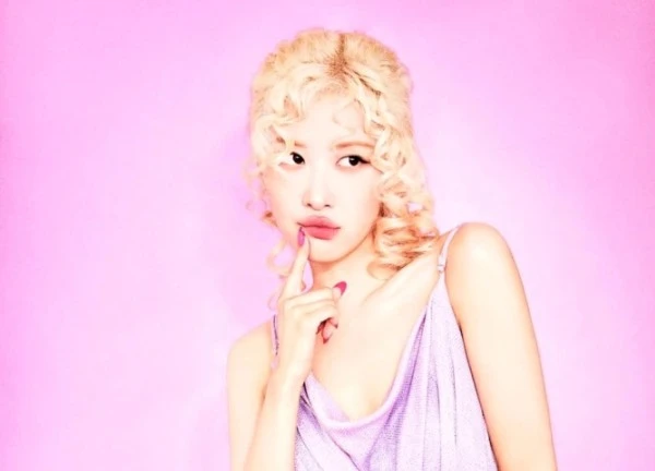 Rosé (BLACKPINK) vượt Jung Kook (BTS), phá 1 kỷ lục cực đỉnh của nghệ sĩ solo Kpop