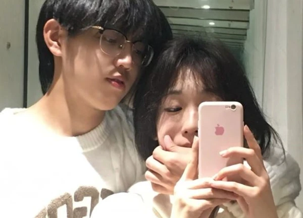 Bức ảnh chàng đi quãng đường 300km rồi ngồi giữa trời nắng làm bùng nổ tranh cãi, chính chủ buộc phải lên tiếng