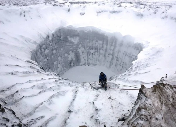 Giải mã bí ẩn những hố khổng lồ trong lớp băng vĩnh cửu ở Siberia