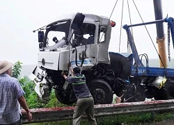 Garbage truck falls into river: More information on the search for 2 missing people