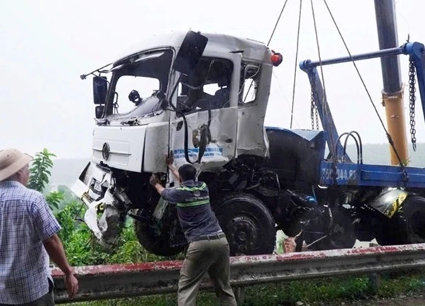 Vụ xe rác rơi xuống sông: Thêm thông tin về công tác tìm kiếm 2 người mất tích