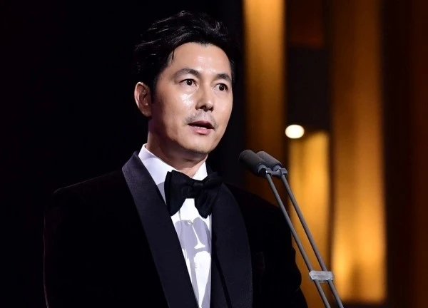 Rồng Xanh hứng "bão" chỉ trích vì bỏ qua 1 việc, chỉ tập trung cho Jung Woo Sung bao biện scandal