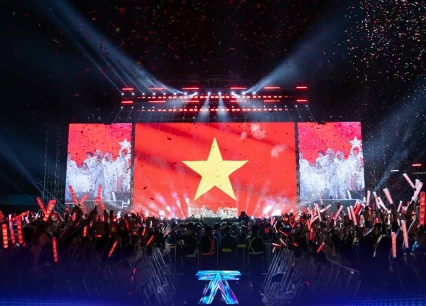 Anh Trai Say Hi tung màn trình diễn đặc biệt: Hàng chục nghìn người hòa cùng 1 nhịp, tự hào lắm 2 tiếng "Việt Nam"