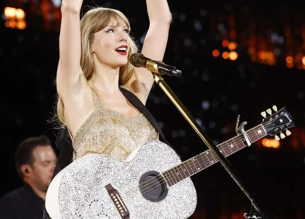 Taylor Swift spends $200 million to rewar.d staff after world tour