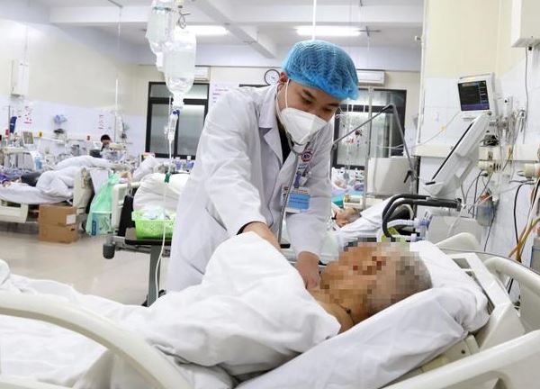 Ăn lá ngón, người phụ nữ ngừng tim, ngừng thở