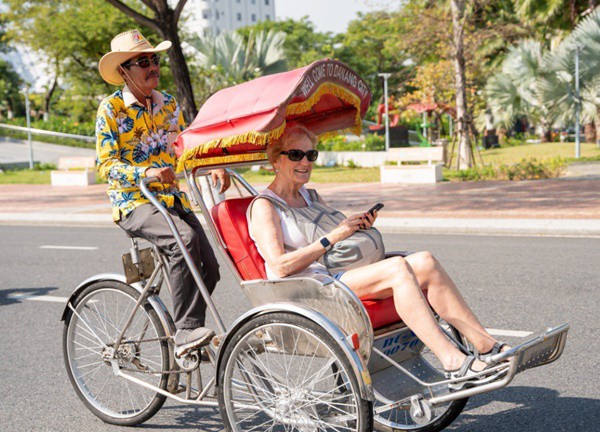 Đà Nẵng rực rỡ sắc màu với những "đại sứ xích lô du lịch"