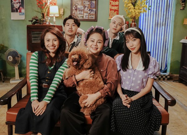 'Gặp lại chị bầu': Nhất Trung mang chủ đề xuyên không vào cuộc đua phim tết