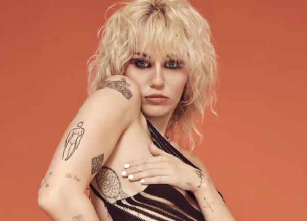 Miley Cyrus mang hit 'Flowers' đến lễ trao giải Grammy