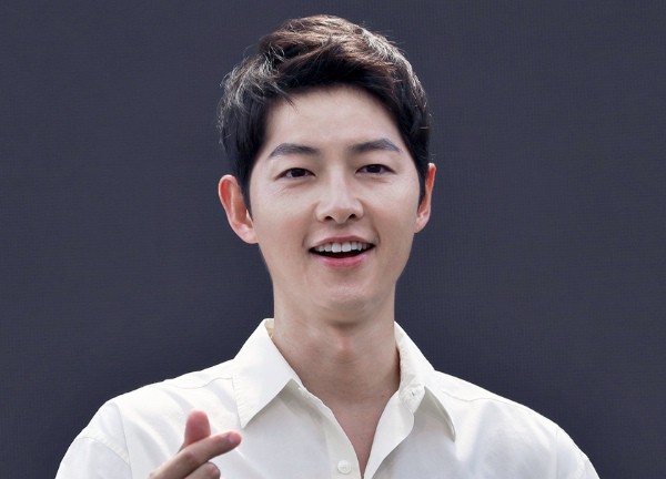 Song Joong Ki tiết lộ bí quyết tập luyện, ăn uống để trẻ đẹp 'vượt thời gian'