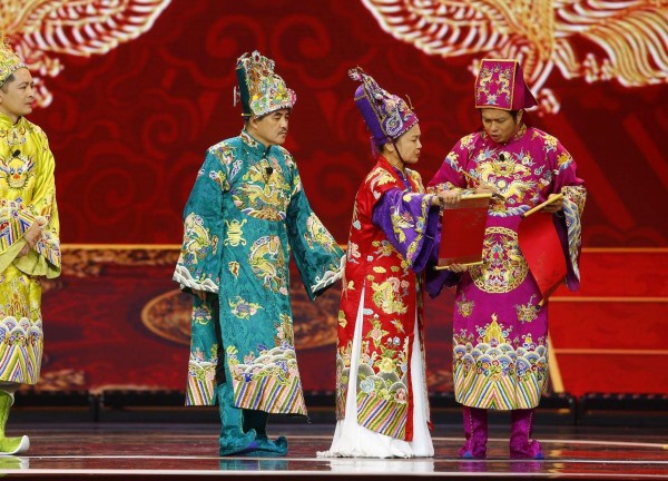Vì sao Tú Oanh thay Vân Dung làm Táo nữ duy nhất ở Táo quân 2024?