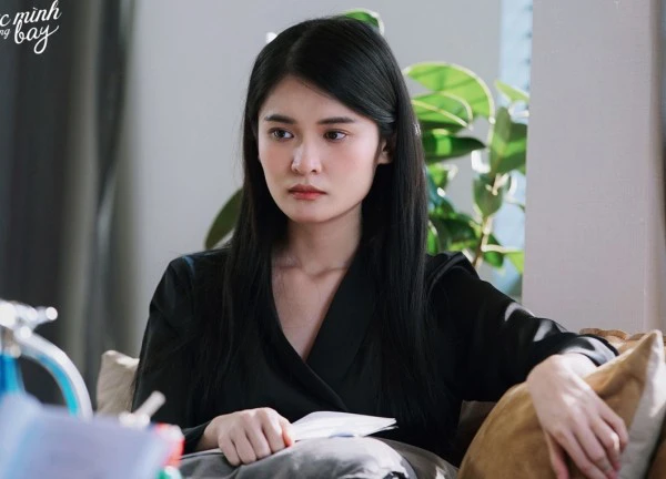 "Á hậu diễn đơ" bị chê khóc "không có nổi một giọt nước mắt", diễn vậy mà được đóng chính cũng tài!