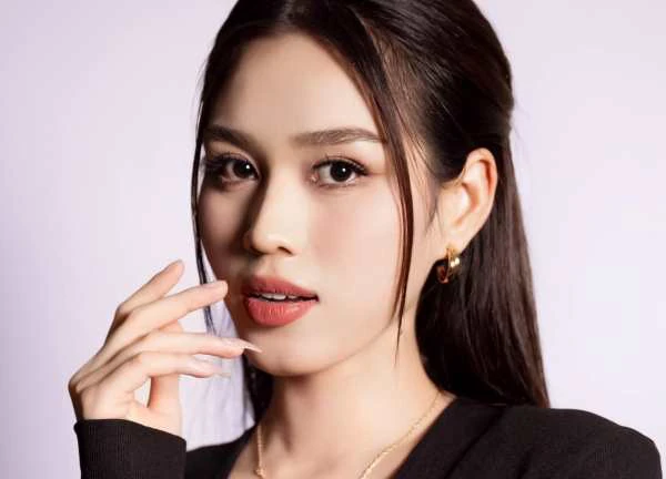 Hoa hậu sinh năm 2001 đang vướng tin hẹn hò với thiếu gia tập đoàn lớn: Từ cô bé làm ruộng giờ đã là bà chủ thẩm mỹ viện