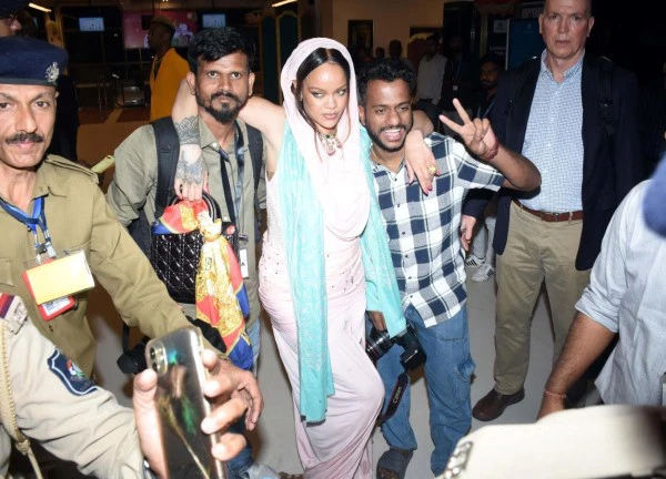 Rihanna gây thất vọng khi hát ở tiệc cưới con trai tỉ phú Ấn Độ