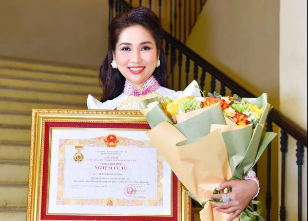 'Hoa hậu cải lương' Như Huỳnh: Mất ngủ khi được phong tặng Nghệ sĩ ưu tú