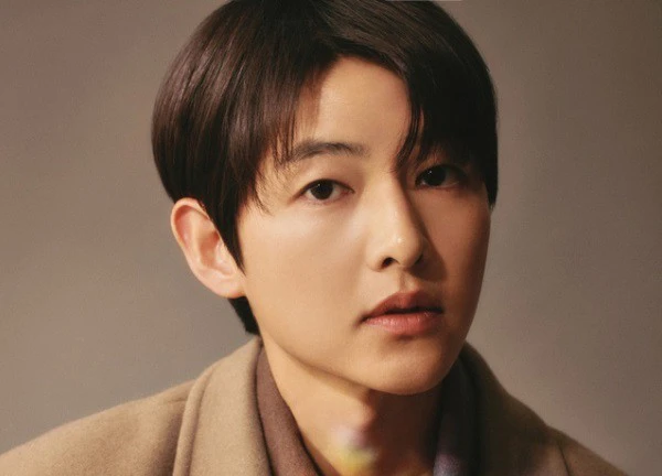 Song Joong Ki lần đầu lên tiếng về phốt chảnh chọe với phóng viên, cam kết điều này vì quý tử