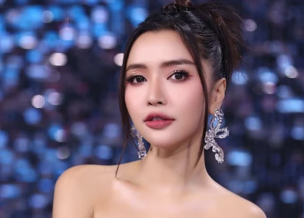 Bích Phương "lười" cả khi PR MV mới: Khoe clip nhảy chỉ nằm và đứng yên, quay trend biến hình nhưng không chịu... đổi đồ!