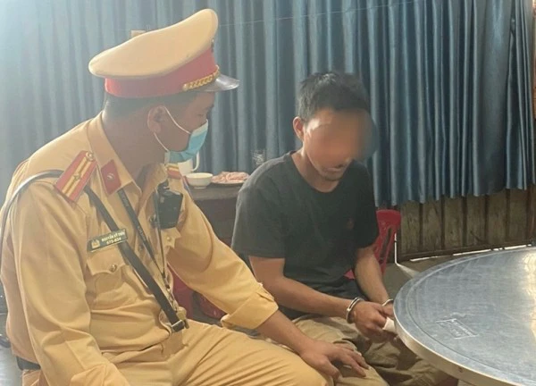 Bắt đối tượng mới ra tù 10 ngày lại tiếp tục đi trộm xe máy