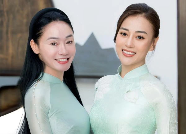 Quách Thu Phương xưng hô 'mẹ - con' với Phương Oanh, facebook để 'độc thân'