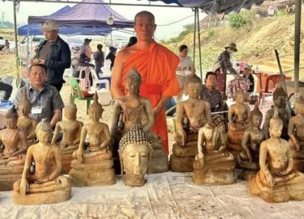 Lào phát hiện kho báu hơn 100 pho tượng Phật chưa xác định được nguồn gốc và độ tuổi