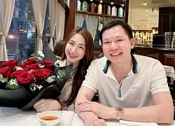 Bác sĩ Cao Hữu Thịnh mang hoa "tỏ tình" Hòa Minzy, nhận xét điều này về bé Bo?