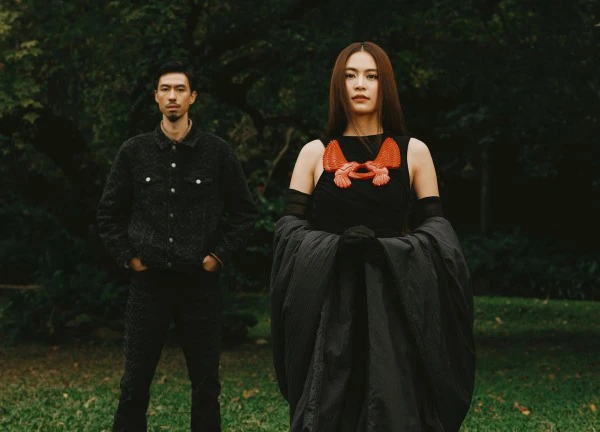 Hoàng Thùy Linh - Đen Vâu gây 'bão' ngày cá tháng tư
