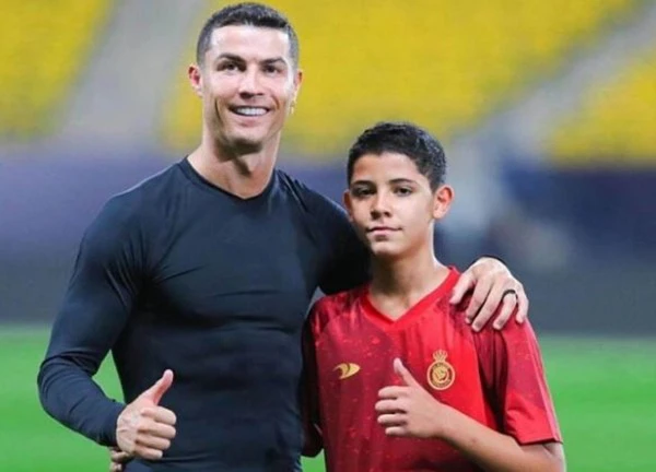 Sau nhiều lần hỏi xin, con trai Ronaldo cuối cùng cũng có món đồ mà bạn bè đã sở hữu từ lâu
