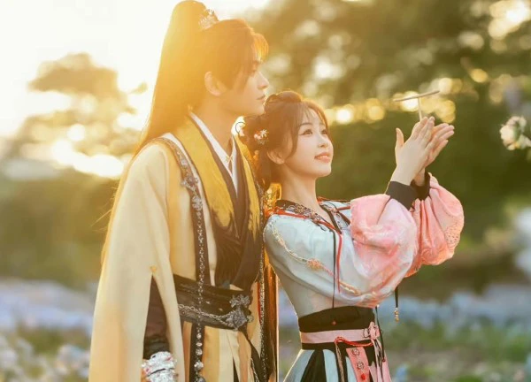 Cặp đôi Hoa ngữ dễ thương muốn "xỉu" ở hậu trường phim mới, tái hợp lần 2 làm fan ngóng đợi từng ngày