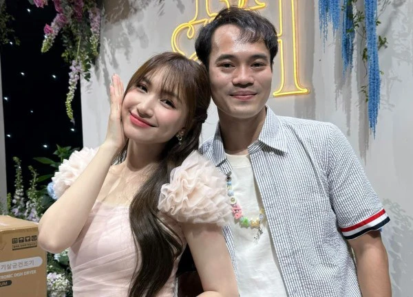 Hoà Minzy: "Văn Toàn là người tôi quen đầu tiên trong tất cả các cầu thủ"
