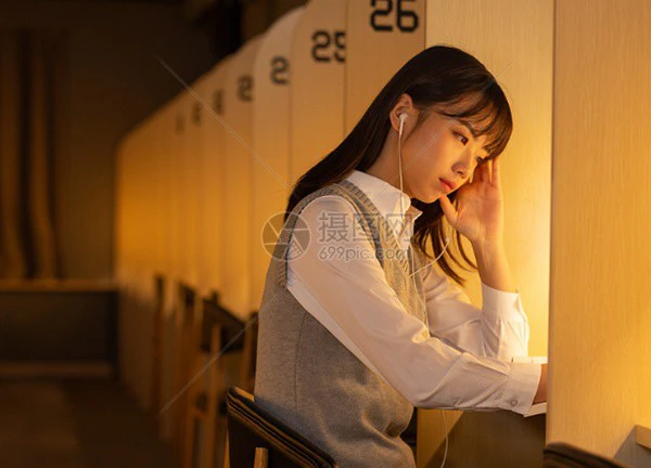 Ngoại tình tư tưởng khi hàng xóm là người yêu cũ