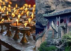 Ngọn đèn dầu trên núi cháy hơn 600 năm không tắt, bí mật được du khách "bật mí"