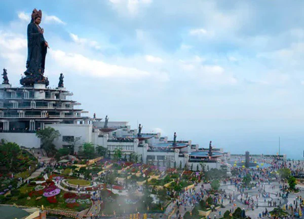 Xuất hiện biển mây trắng tràn trên Núi Bà Đen, cảnh đẹp siêu thực gây sốt MXH