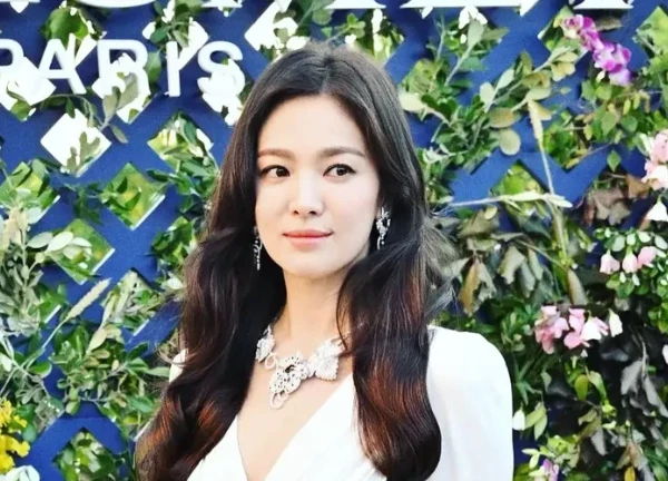 Song Hye Kyo beamed after rumors of a new love, implicitly affirming her current happiness