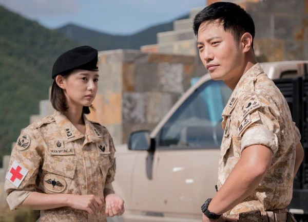 Trước Kim Soo Hyun, Kim Ji Won ăn ý với các "bạn trai màn ảnh" thế nào?