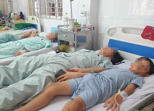 Bread poisonin.g case in Dong Nai: Nearly 500 people hospitalized, 2 pediatric patients on ventilators