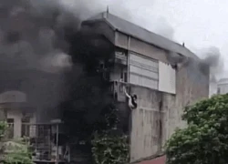 Another motel caught fire in Hanoi early in the morning, people climbed the walls to call for help