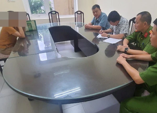 Đốt vàng mã tại hành lang nhà tập thể, một phụ nữ bị phạt 4 triệu đồng
