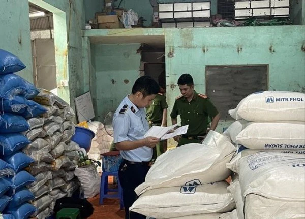 2,4 tấn đường tinh luyện nhập lậu bị giữ