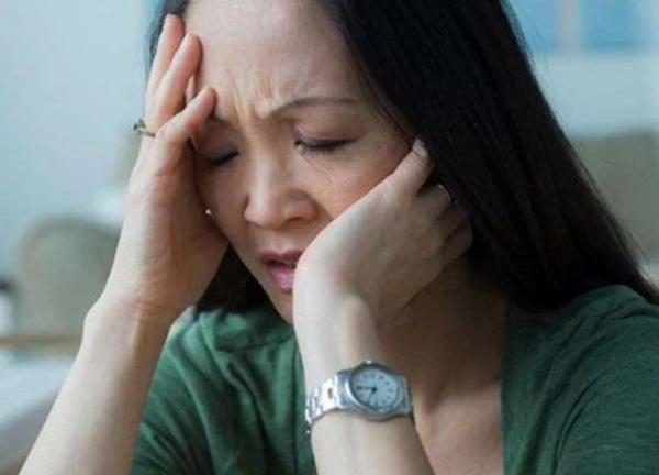 Mệt mỏi vì con trai 19 tuổi làm bạn gái mới quen có bầu