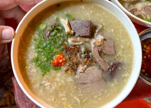 Những món ăn nổi tiếng nhất khu chợ Bến Thành bạn không nên bỏ lỡ